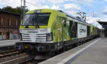ITL - Eisenbahngesellschaft mbH, Dresden [D] mit ihrer Vectron Dual Lok  248 008-5  [NVR-Nummer: 90 80 2248 008-5 D-ITL] und der Eurodual Lok  159 102-3  [NVR-Nummer: 90 80 2159 102-3 D-ITL] am Haken