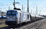 LOCON LOGISTIK & CONSULTING AG, Berlin [D] mit der geleasten nortrail Vectron Dual Lok  LOCON 422  [NVR-Nummer: 90 80 2248 012-7 D-NRAIL] und einem Staubgutzug (Braunkohlestaub) am 15.04.26 Höhe Bahnhof Ruhland.