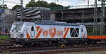 HRS - Hamburger Rail Service GmbH & Co. KG, Ahrensburg [D] mit der geleasten Nortrail Vectron Dual lok  248 019 , Name:  Ebru  [NVR-Nummer: 90 80 2248 019-2 D-NRAIL] und einem Transportzug Drehgestell-Flachwagen + Schotterwagen (leer) am 28.07.26 H�he Bahnhof Hamburg-Harburg.